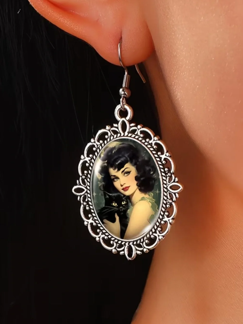 Vintage-Style Silver Portrait Drop Earrings in Black and Green - Picture 4 of 5